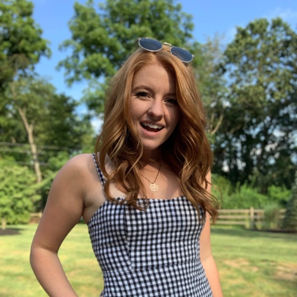 Meet your Posher, Amanda! - Picture 1 of 1